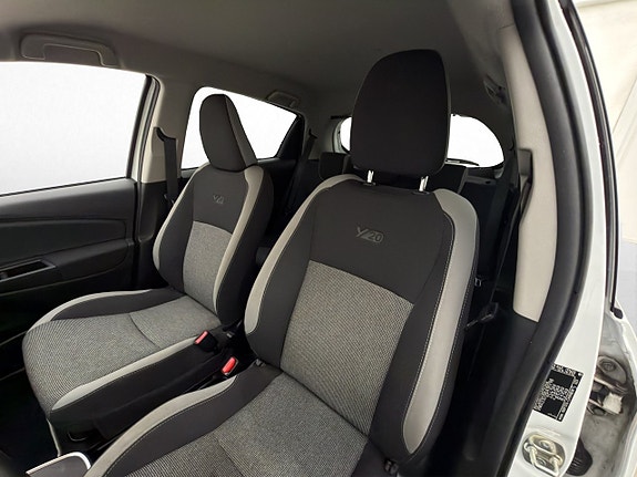 Toyota Yaris 10 of 30