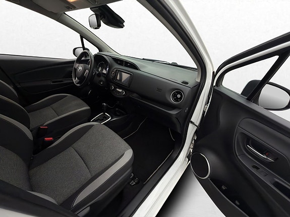 Toyota Yaris 24 of 30