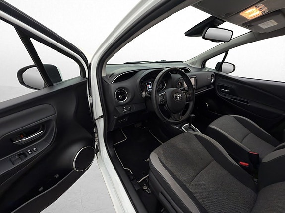 Toyota Yaris 9 of 30