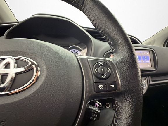 Toyota Yaris 15 of 30