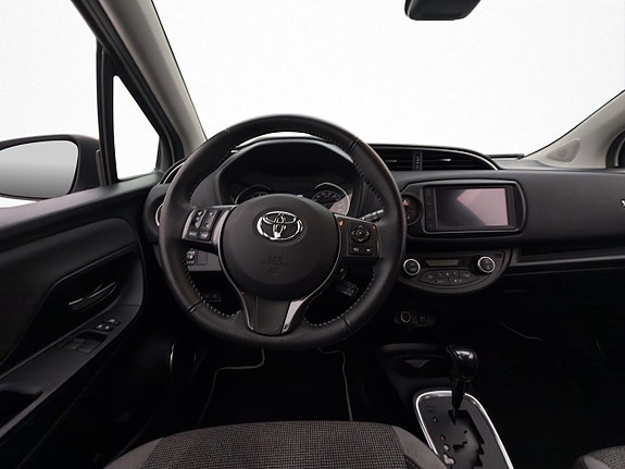 Toyota Yaris 11 of 30