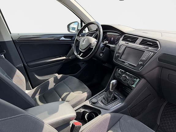 Volkswagen Tiguan 12 of 24