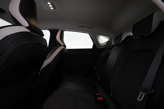 Renault Captur 10 of 16