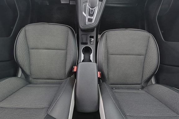 Renault Captur 9 of 16