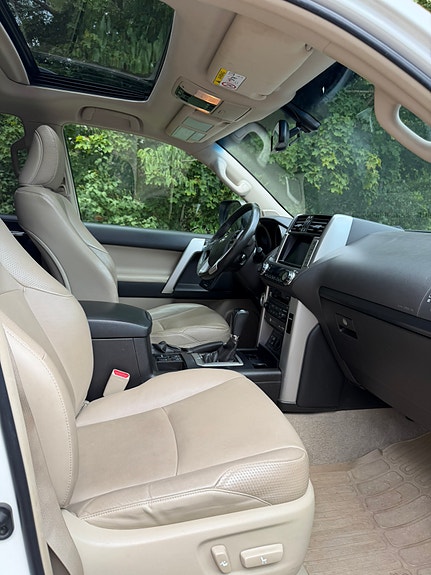 Toyota Land Cruiser 6 of 10