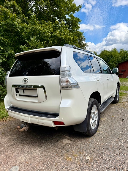 Toyota Land Cruiser 3 of 10