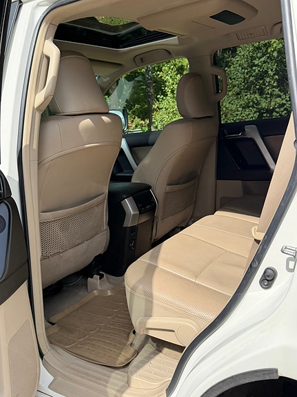 Toyota Land Cruiser 5 of 10