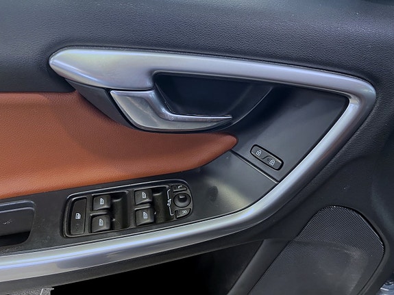 Volvo V60 7 of 16