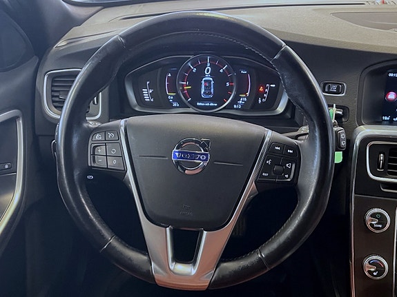 Volvo V60 10 of 16