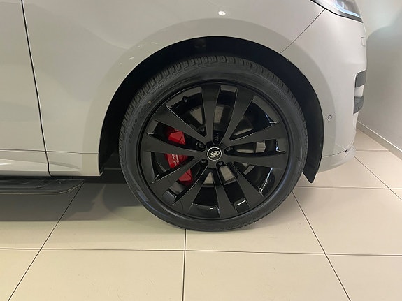 Land Rover Range Rover Sport 7 of 10