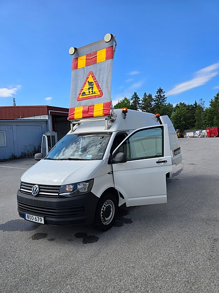 Volkswagen Transporter 2 of 12