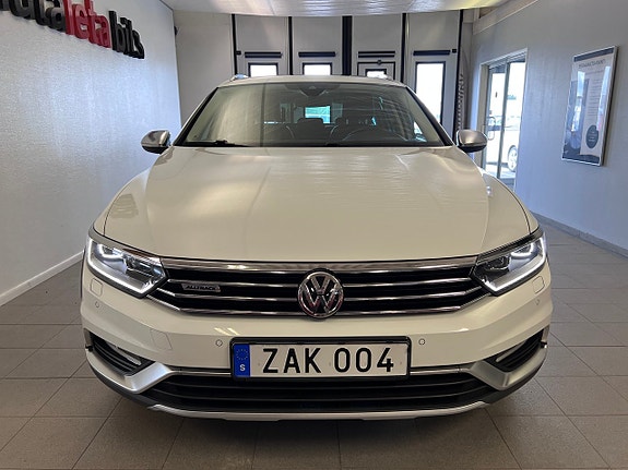 Volkswagen Passat Alltrack 3 of 27