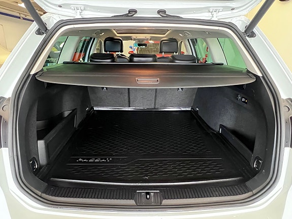 Volkswagen Passat Alltrack 13 of 27