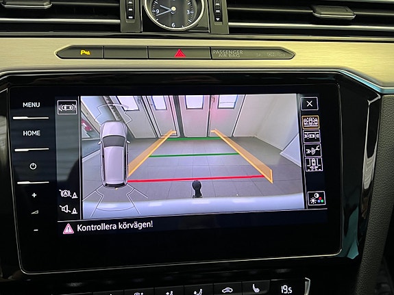 Volkswagen Passat Alltrack 23 of 27