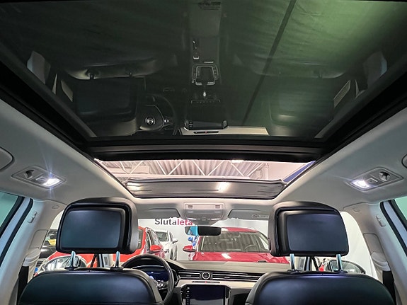 Volkswagen Passat Alltrack 12 of 27