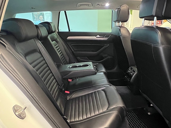 Volkswagen Passat Alltrack 15 of 27