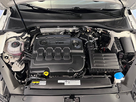 Volkswagen Passat Alltrack 25 of 27