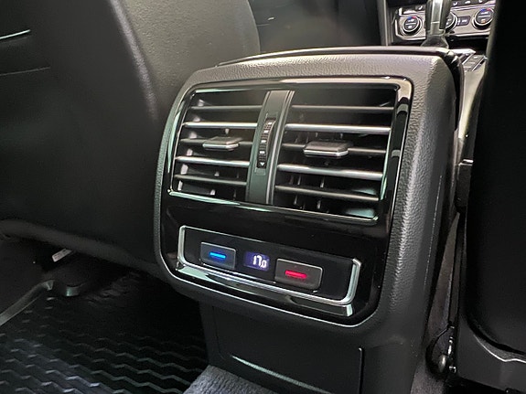 Volkswagen Passat Alltrack 17 of 27