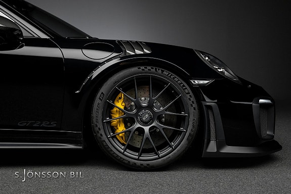 Porsche 911 GT2 RS 11 of 27