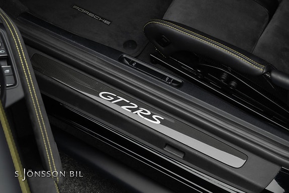 Porsche 911 GT2 RS 14 of 27