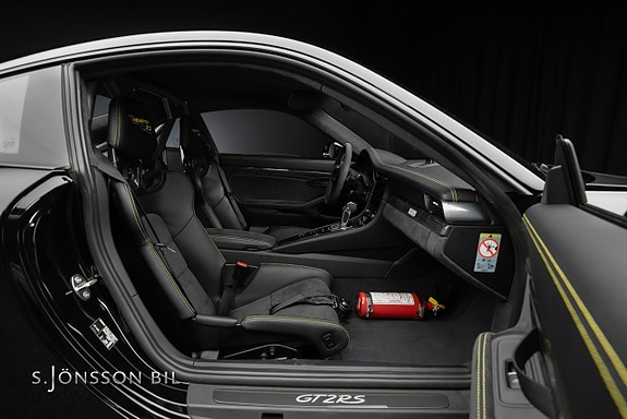 Porsche 911 GT2 RS 25 of 27