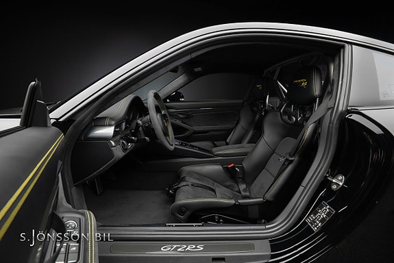 Porsche 911 GT2 RS 15 of 27