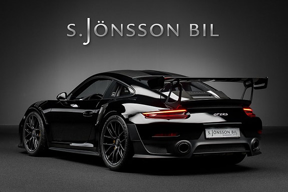 Porsche 911 GT2 RS 3 of 27