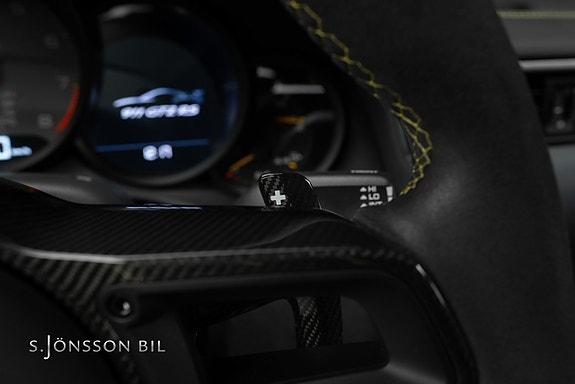 Porsche 911 GT2 RS 18 of 27