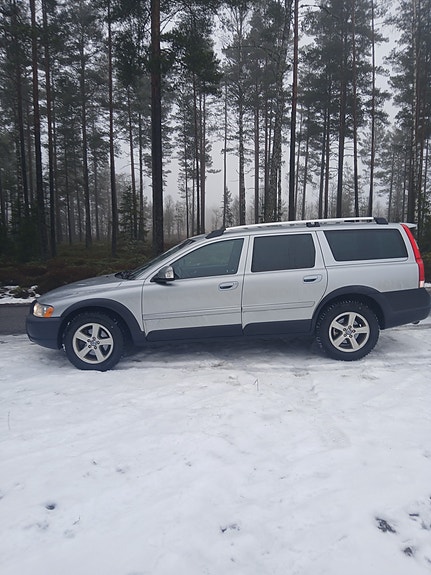 Volvo XC70 2 of 7
