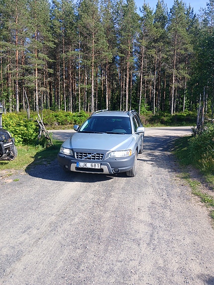 Volvo XC70 3 of 7