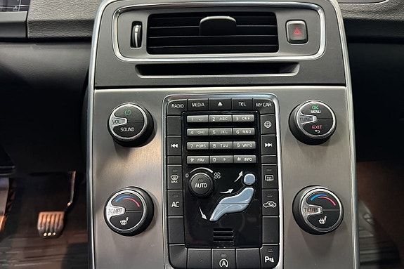 Volvo V60 15 of 19