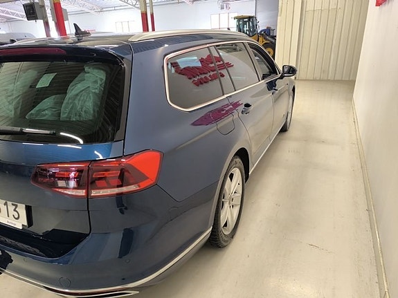 Volkswagen Passat 4 of 10