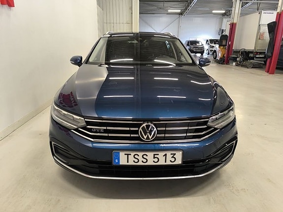 Volkswagen Passat 2 of 10