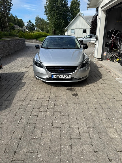 Volvo V40 3 of 4