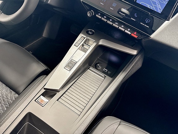 Peugeot 308 SW 13 of 14
