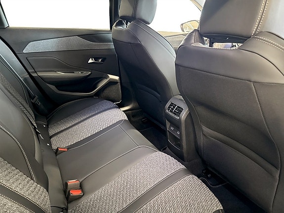 Peugeot 308 SW 7 of 14