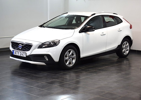 Volvo V40 Cross Country 2 of 5