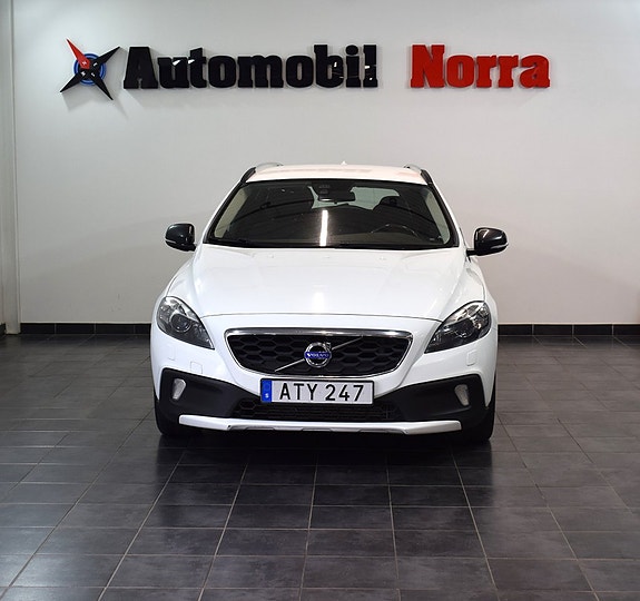 Volvo V40 Cross Country 3 of 5