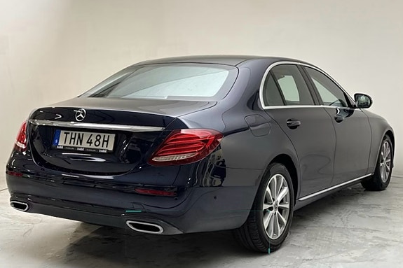 Mercedes-Benz E200 d 3 of 5
