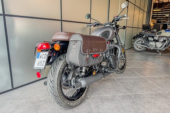 Triumph Bonneville T120 Black 4 of 5