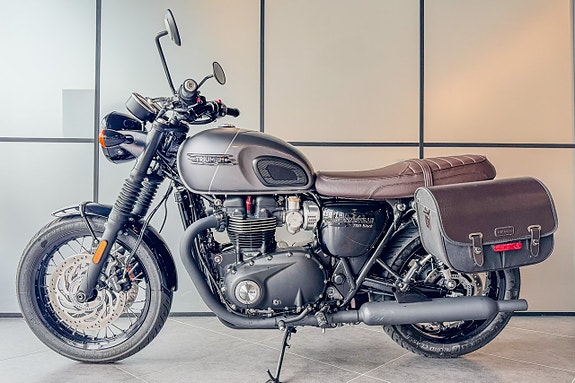 Triumph Bonneville T120 Black 3 of 5