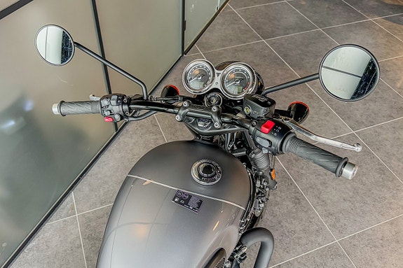 Triumph Bonneville T120 Black 5 of 5