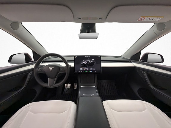 Tesla Model Y 14 of 30