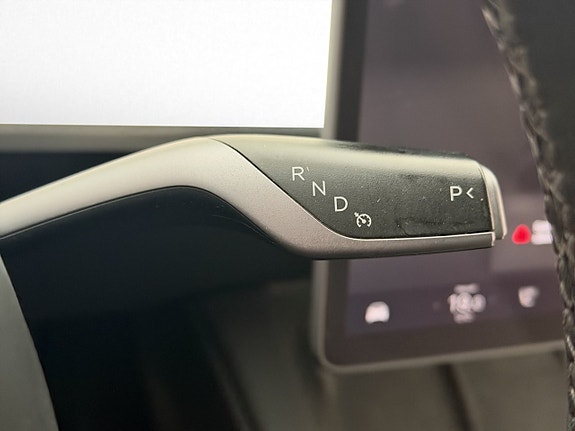 Tesla Model Y 18 of 30