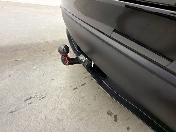 Tesla Model Y 10 of 30