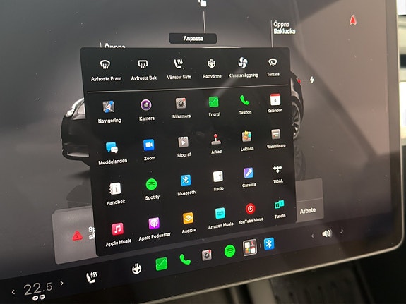 Tesla Model Y 22 of 30