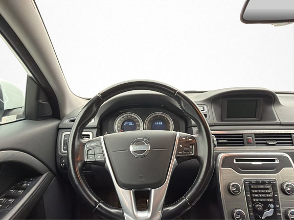 Volvo XC70 11 of 25