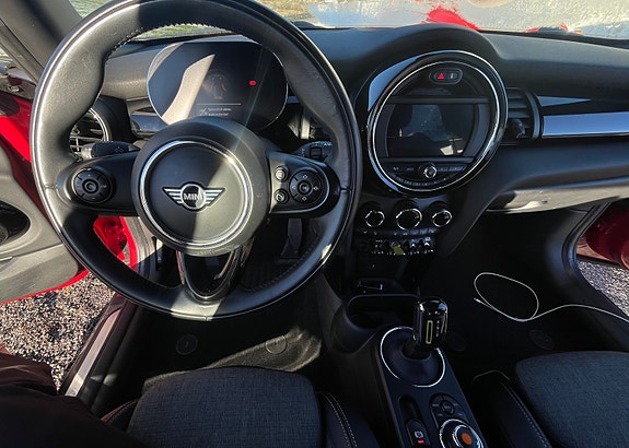 MINI Cooper SE 2 of 9