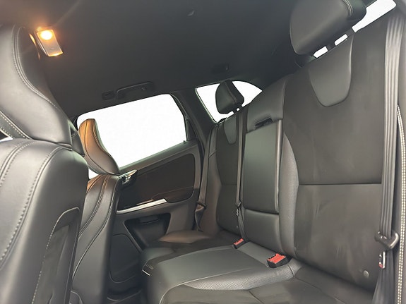 Volvo XC60 12 of 28