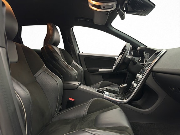 Volvo XC60 14 of 28